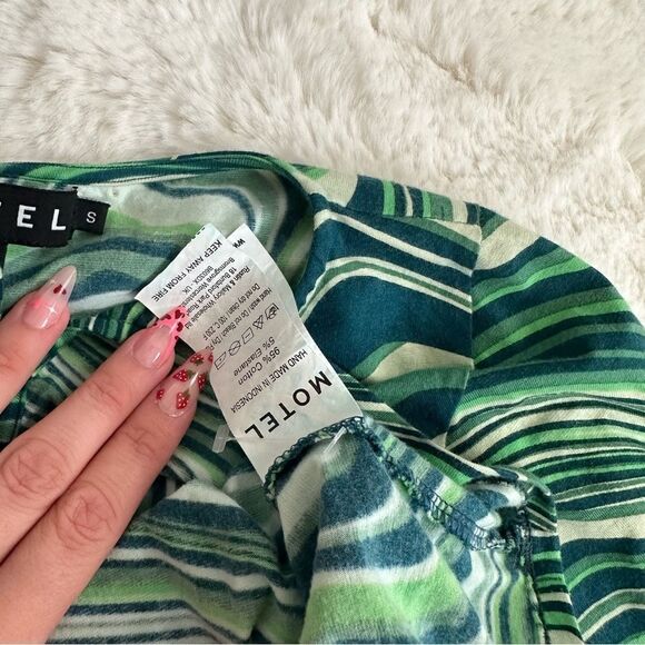 MOTEL Rocks size s green trippy print long sleeve button up crop top - Picture 6 of 7